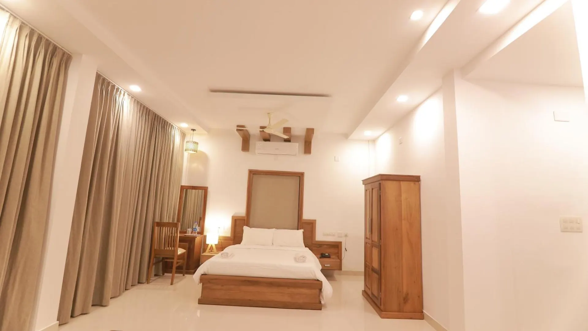 Hotel Opm Inn Payyannur