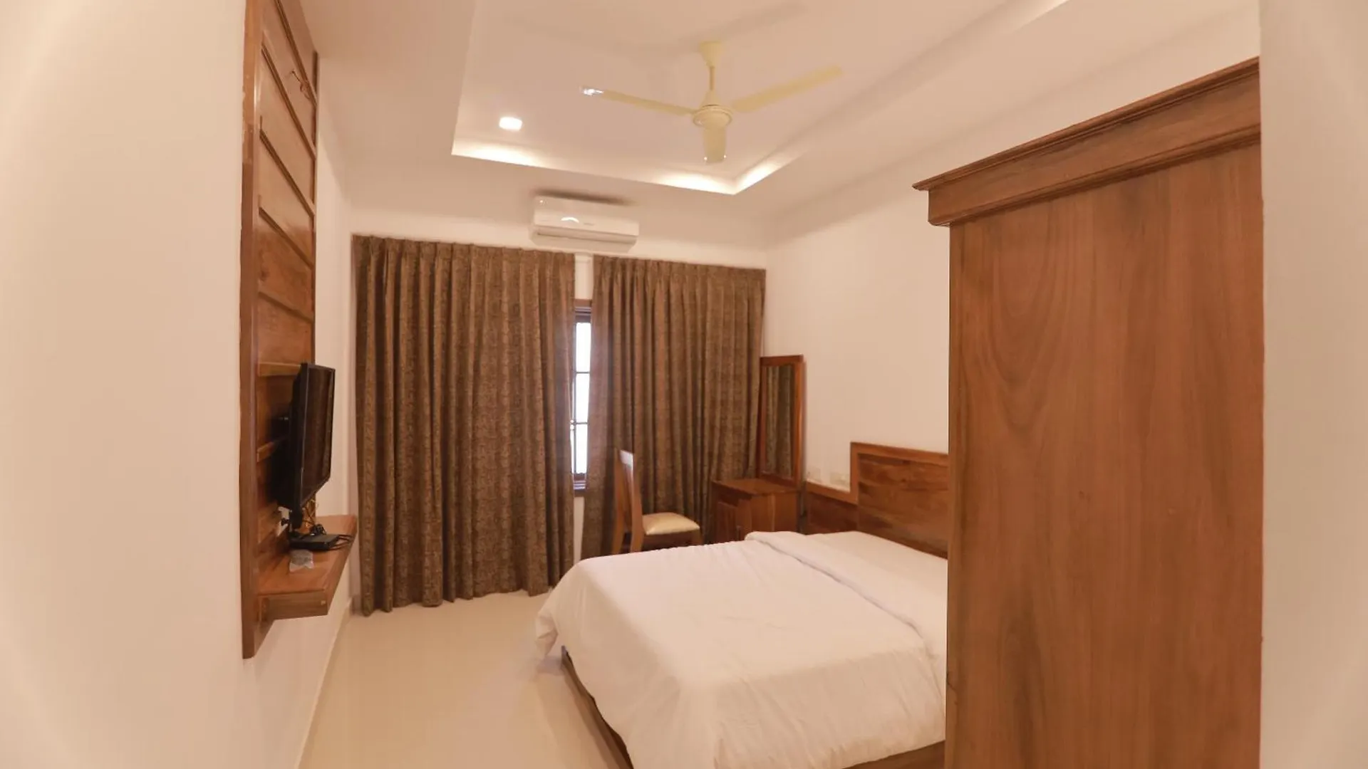 Opm Inn Payyannur Hotel