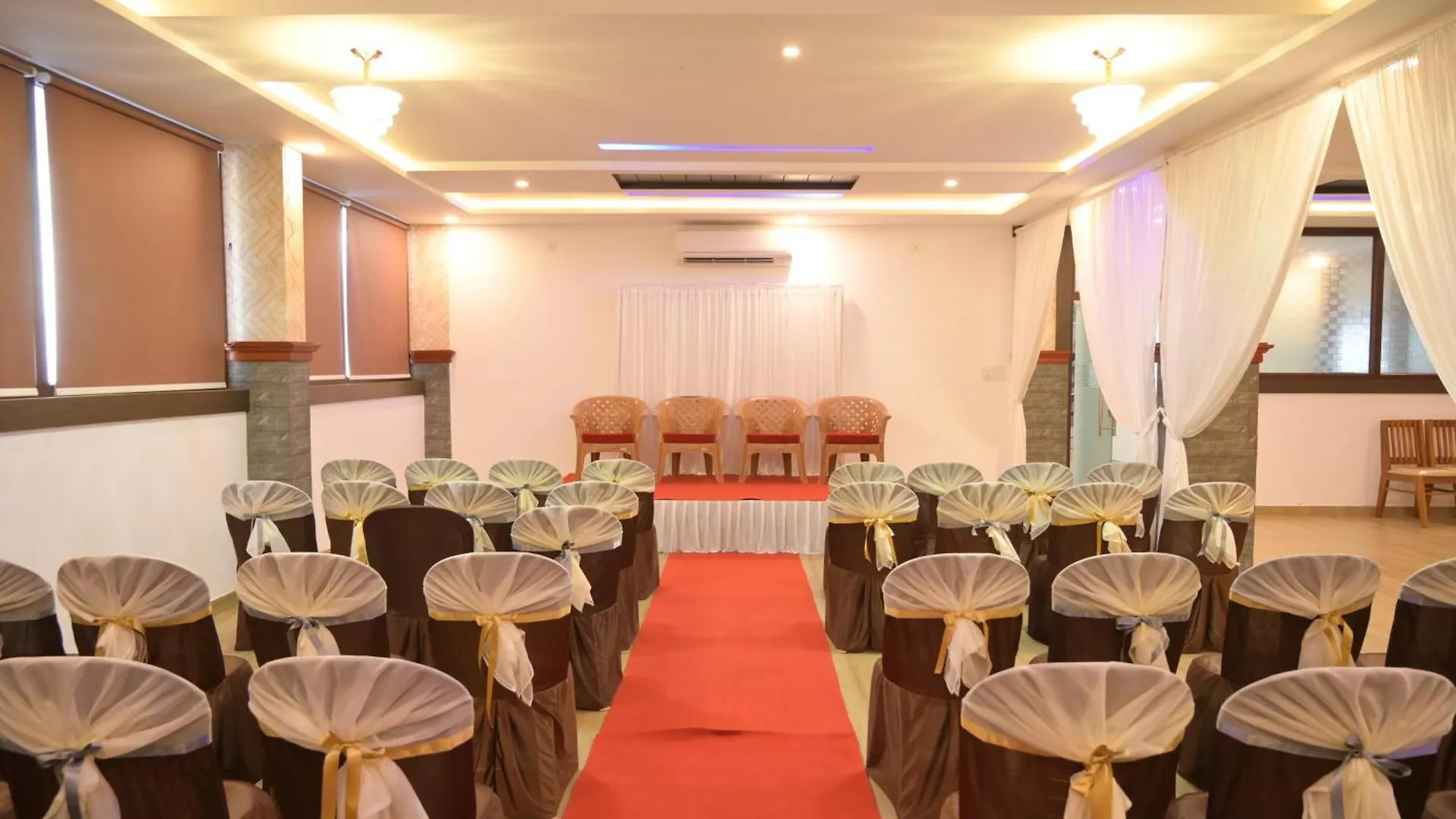 Hotel Opm Inn Payyannur