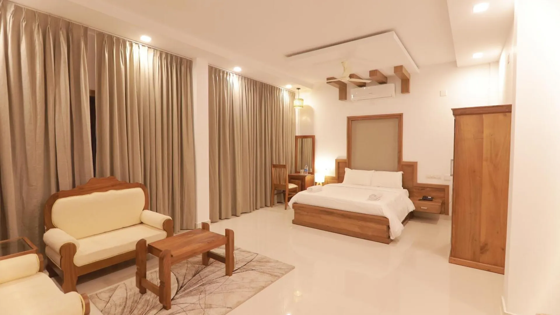 Opm Inn Payyannur