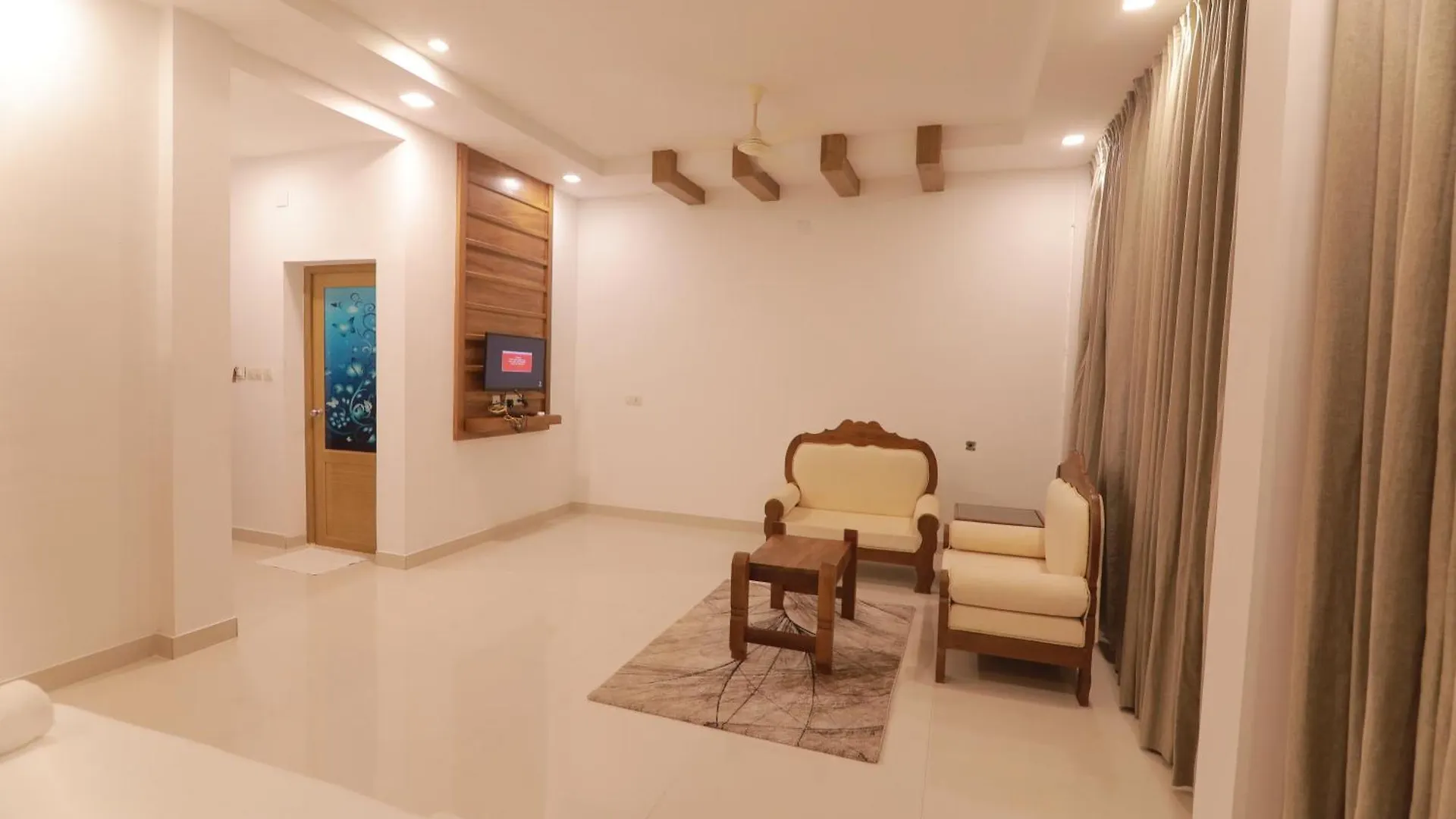 Hotel Opm Inn Payyannur
